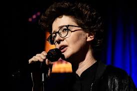 Marie Key og hendes fantastiske band er rykket ind på Hotel Cecil, hvor hun  lyser op i oktober-mørket med hele 8 udsolgte koncerter, og vi glæder os  til de næste i rækken