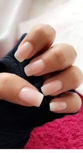 Short acrylic nails with glitter accents. Nagel Rosa Nagel Naturliche Nagel Einfarbige Nagel Acrylnagel Solid Color Nails Nails Bride Nails