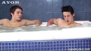 Kostenlose Schwul younow girls nude Porno-Videos von in 2025 | xHamster