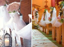 Nosotras (mi mama y yo) vamos a hacer la decoracion de la iglesia con tul la idea es colocar el los brazos de las sillas un lazo con una flor y solo mandaria a hacer los arreglos florales para el altar. Quinceaneras Consejos Para La Decoracion De La Iglesia