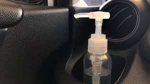 Cantumkan nama penulis di dalam kalimat. Tinggalkan Hand Sanitizer Di Dalam Mobil Berbahaya