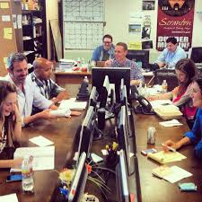 35 Behind The Scene Photos From The Office That You Ve Probably Never Seen Before The Office Office Theme Song Office Themes