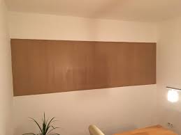Saubere Kanten Bei Zweifarbiger Wand Streichen So Geht Es Zweifarbige Wande Wande Streichen Wand