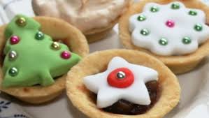 I will always cherish fond memories of my mother's and my grandmother's cooling trays piled high with freshly baked mince pies on christmas eve, ready to be. Mini Mince Pies