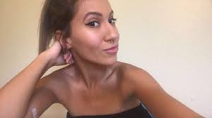 Which hair color looks better, blonde or brunette?