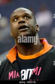 Miami Heat's center Shaquille O'Neal powers his way to the basket in fourth  period action during the Heat's 95-93 win over the Atlanta Hawks at the  American Airlines Arena in Miami, Florida,