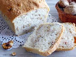 Metti in ammollo le noci per 1 ora poi scolale e tritale con un coltello. Ricetta Pane Alle Noci In Cassetta Dolcidee