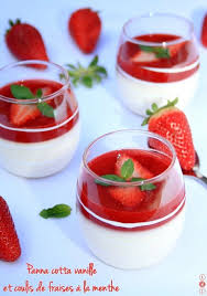 Panna Cotta Vanille Et Son Coulis De Fraises A La Menthe Recette Dessert Simple Et Rapide Coulis De Fraise Recette A Base De Fraise