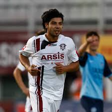 Șumudică was a striker who began his senior career with sportul studențesc and represented five other teams in his native country, as well as marítimo, debrecen and omonia abroad. Marius Constantin Visiniu Culoarea Suprema