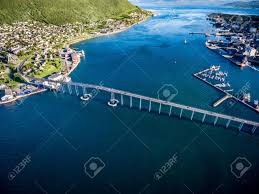 Les différents classements pour les villes de plus de 50 000 habitants. Pont De La Ville Tromso Photographie Aerienne De Norvege Tromso Est Consideree Comme La Ville La Plus Septentrionale Du Monde Avec Une Population De Plus De 50 000 Habitants Banque D Images Et