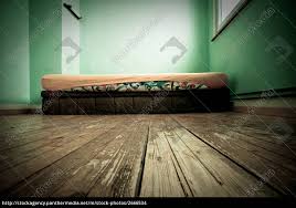 Kg, 78532 tuttlingen firma maquet gmbh & co. Matratze In Grun Gestrichenem Zimmer Stock Photo 2666534 Bildagentur Panthermedia