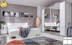 Dieser schlafzimmerschrank bietet ihnen viel platz für ihre kleidung und haushaltstextilien. Schlafzimmer Komplett Komplettzimmer 4 Teilig Mit Schwebeturenschrank Weiss B Ware In Rostock Verkaufen