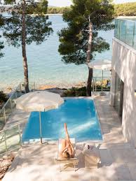 The guests can enjoy the spa centre free of charge, have a meal at the restaurant or a drink at the bar. Crvena Luka Resort Biograd Na Moru Aktualisierte Preise Fur 2021