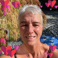 Deborah Tonks's Instagram, Twitter & Facebook