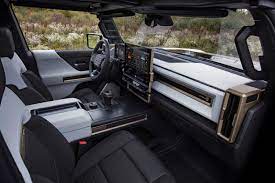 The hummer ev is festooned with hummer badges and h patterns, but you'll also notice a couple of gmc tags, too—done up in black rather than the brand's traditional red. Gmc Reveals The Hummer Ev 1 000 Hp 350 Mile Range And 0 60 In Around 3 Seconds Techcrunch