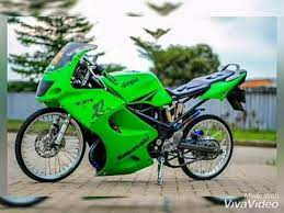 Kawasaki ninja putih ini adalah penawaran khusus dari kmi (kawasaki motor indonesia).tampil lebih garang dengan body sporty dan aerodinamisnya. Kawasaki Rr 150 Thailook Modifikasi Youtube