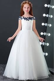 Chaque année aufeminin vous montre les plus belles robes de mariage de l'année des collections en cours pour que vous soyiez la plus belle le jour j. Robe De Cortege Et De Fete Pour Enfants Petite Fille Et Bebe