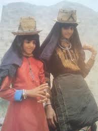 وقبل الحديث أكثر عن تحولات العباءة وغطاء الوجه مع المد الصحوي وآلياته في ذلك، وبتتبع مراحل تطور زي العباءة وغطاء الرأس من النقاب والبرقع في المناطق السعودية، يلحظ من خلال ذلك ما لعبته العباءة بتنوعاتها، من وظائف مختلفة سواء أكانت كوسيلة للاتصال، أو لجذب الانتباه، أو. Ù‡ÙŠØ¦Ø© Ù…ÙƒØ§ÙØ­Ø© Ø§Ù„ØµØ­ÙˆØ© On Twitter Ø§Ù„Ù…Ø±Ø¢Ø© Ø§Ù„Ø³Ø¹ÙˆØ¯ÙŠØ© ÙÙ‰ Ø§Ù„Ø¬Ù†ÙˆØ¨ Ù‚Ø¨Ù„ Ø§Ù„ØµØ­ÙˆØ©