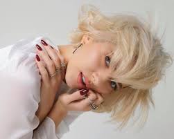 Lidia buble is an actress, known for selfie 69 (2016), lidia buble: Lidia Buble In Lacrimi Pe ReÈ›elele De Socializare Cine A FÄƒcut O Pe ArtistÄƒ SÄƒ Nu È™i Mai PoatÄƒ StÄƒpani EmoÈ›iile M Ai FÄƒcut SÄƒ Plang Wowbiz