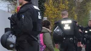 Ovb Reporter Begleitet Den Grosseinsatz In Den Fluchtlingsunterkunften Im Rosenheimer Aicherpark Landkreis