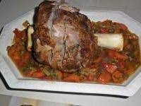 Kalbshaxe Im Romertopf Rezept Kalbshaxe Kalbshaxen Rezept Lebensmittel Essen