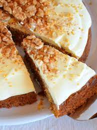 Liebe geht ja bekanntlich durch den magen und da unser jüngster sehr gerne karotten isst und ich noch nie einen karottenkuchen gebacken hatte, wurde es nun also zeit, dies endlich mal zu machen. Walnuss Karotten Kuchen Mit Orangen Ahornsirup Creme Laktosefrei Ich Muss Backen