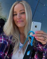 Serena Austin's Instagram, Twitter & Facebook