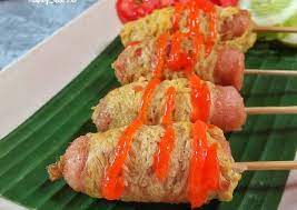 3 butir telur, kocok lepas beri garam, merica, kaldu ayam secukupnya 2 buah sosis, rebus sebentar 1 batang daun bawang, (cincang halus) 1 buah cabai. Resep Telur Gulung Sosis Oleh Dish By Ifah Cookpad