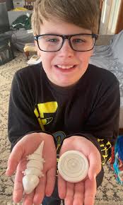 Xu shi huan is being donated for a light stick?? Come