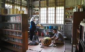 Projek hujung minggu tukar bingkai cermin tingkap nako. Rumah Kayu Tingkap Nako Sarat Koleksi Antik Imbau Nostalgia Silam I Suke Mstar