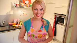 Bonjour, je suis virginie santoro, cheffe de cuisine à domicile lyonnaise et je suis, depuis toujours, passionnée de cuisine. Virginie Fait Sa Cuisine Et Ajoute Un Soupcon D Humour Aux Emissions Culinaires Relations Publiques Pro Agence Rp Attachee De Presse