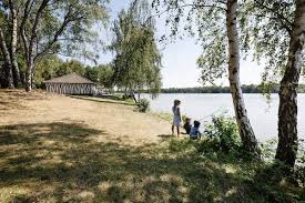 Omgeven door bos en water ligging van vakantiepark beekse bergen de ligging van vakantiepark beekse bergen is ideaal ten. Vakantiepark Beekse Bergen Hilvarenbeek Informatie Foto S Reviews En Meer Fijnuit Nl