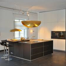 die einbaukuche b3 von bulthaup lasst kuchenfreunde traumen die farben der grifflosen fronten in alpinweiss und al bulthaup kuchen kuchendesign kuchen design