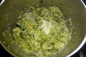 Wirsing Als Rahmgemuse Durch Frisch Geriebenen Meerrettich Mit Einer Pfiffigen Note Wirsing Auch Wirsching Savoy Wirsing Rahmwirsing Rezept Wirsing Kochen
