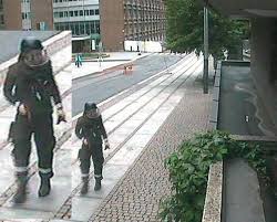 Juli 2011 ble gjennomført av anders behring breivik mot statsforvaltningen, tilfeldige sivile i oslo samt en sommerleir arrangert av arbeidernes ungdomsfylking (auf) på utøya i buskerud. 22 Juli Kommisjonens Bilde Av Abb Jostemikk