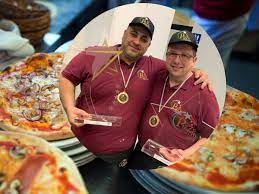 Order your delivery or carryout meal online today! Pizza Wm In Italien Pizzabacker Aus Dortmund Und Krefeld Rocken Venedig Nrw