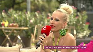 Az anna and the barbies frontembere sosem arról volt híres, hogy egy ötlet kedvéért ne tenne meg bármit. Durva Igy Reagalt Pasztor Anna Amikor Egy Ferfi Megfogta A Mellet Tv2 Hu Fem3cafe Youtube