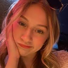 Amy Recinos's Instagram, Twitter & Facebook