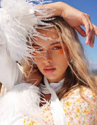 Photo by GEZNO Magazine, Carmen Vars, Benjamin Kwan, Hailey McCarthy,  Antonella Magnasco, Kiara Parsons, Paige Fullerton