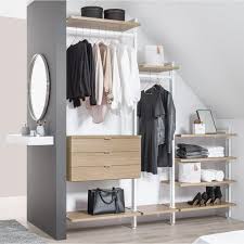 Begehbarer Kleiderschrank Fur Dachschrage Und Ankleidezimmer In 2020 Dressing Room Design Freestanding Room Divider Bedroom Design Trends