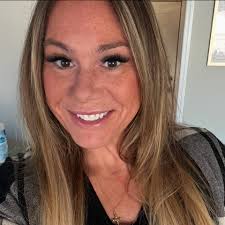 Who puts up Christmas lights in St. Charles?