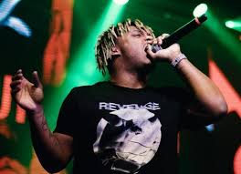He is best known for his singles all girls are the same, lucid dreams, and bandit. Le Rappeur Americain Juice Wrld Fait Une Attaque A L Aeroport De Chicago Et Decede A