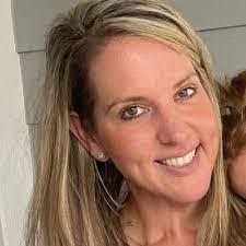 Kelly Tosh's Instagram, Twitter & Facebook