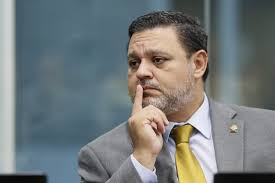 Gilberto Campos presidirá comisión que investigará a Defensora de los  Habitantes