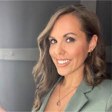 Cari Stephens's Instagram, Twitter & Facebook