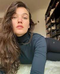Gülşe imajını değiştiren tek ünlü değil. Kirmizi Oda Nin Nazli Si Pinar Deniz Makyajsiz Pozlariyla Hayranlarini Mest Etti Haberler Magazin