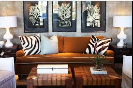 Pin On كنب بني برتقالي غامق مع كوشيات زيبرا