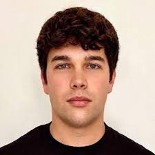 Angela Saiz's Instagram, Twitter & Facebook