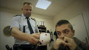 Petr (tomáš vorel jr.) a michal (jiří mádl) do školy raději nechodí a když tam náhodou zavítají, tak celé hodiny prospí, neboť po nocích stříkají graffiti. Gympl Prvni Cesky Film Na Blue Ray Ireport Music Style Magazine