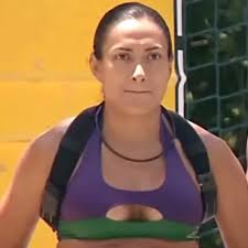 Karina “las volvió a mostrar” en el 'Desafío' mientras se estaba bañando